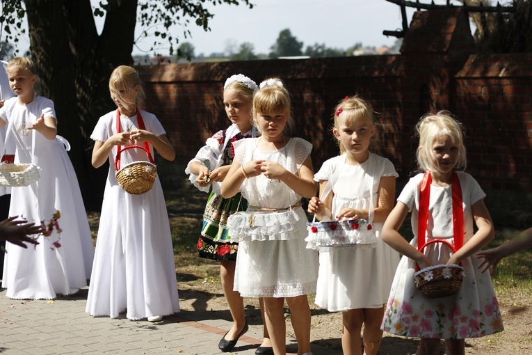 XVII Festyn Rodzinny w Bąkowie Górnym - Msza św.