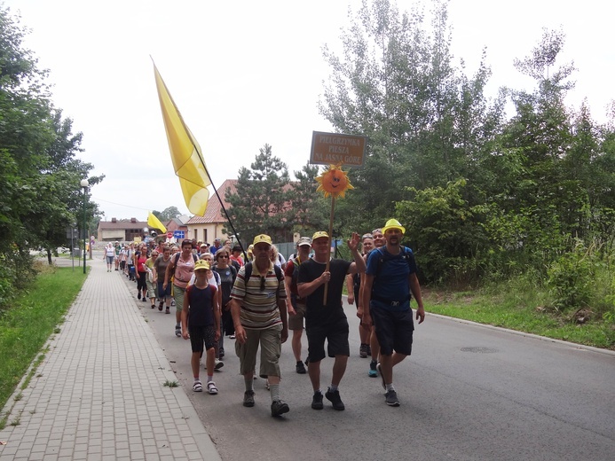 Postój pielgrzymki w Koszęcinie