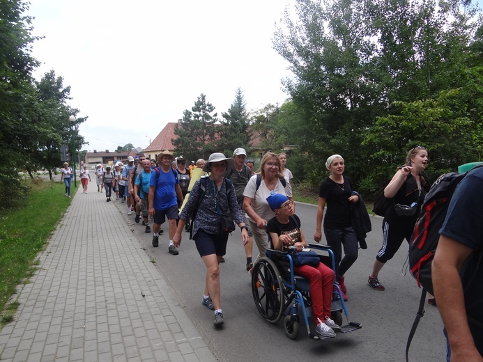 Postój pielgrzymki w Koszęcinie