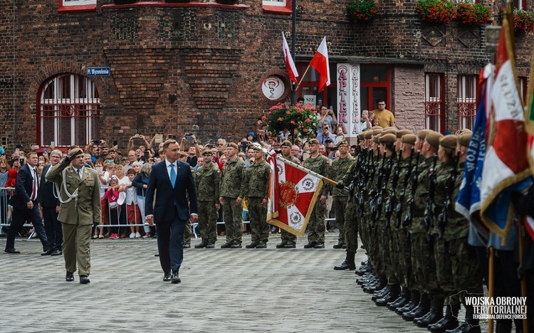 Przysięga śląskich terytorialsów na Nikiszowcu