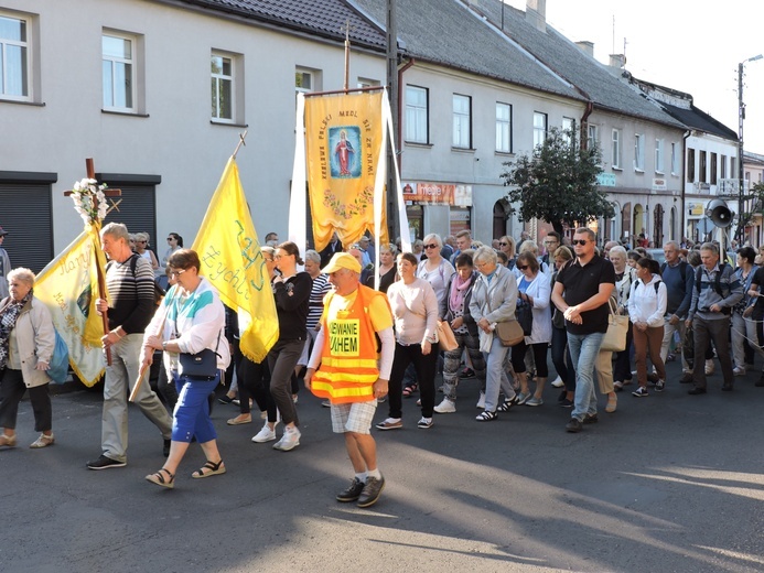 Pielgrzymi wyruszyli w jednodniową pielgrzymkę do Matki Bożej Suserskiej. 