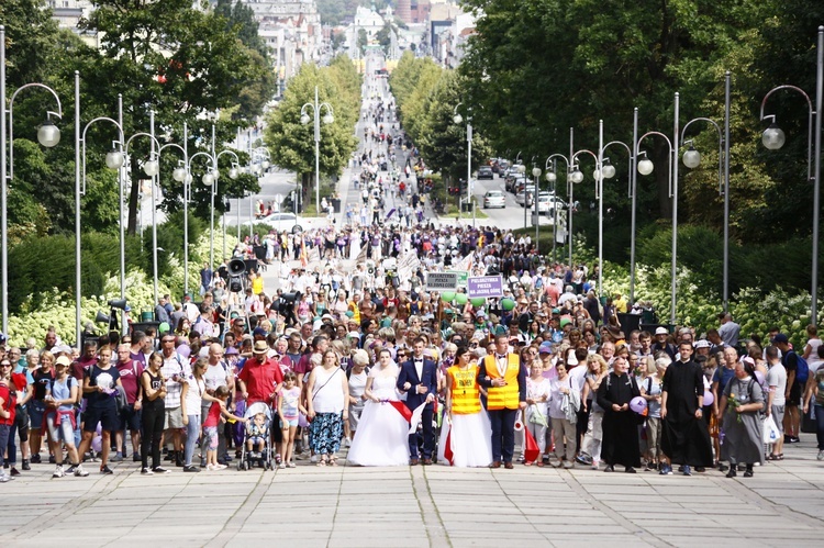 Pielgrzymka na Jasną Górę u celu - cz. 1.