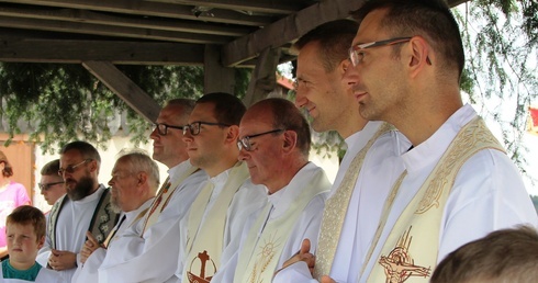 Siedmiu wspaniałych - księża, którzy celebrowali Mszę św. na Hali Boraczej.