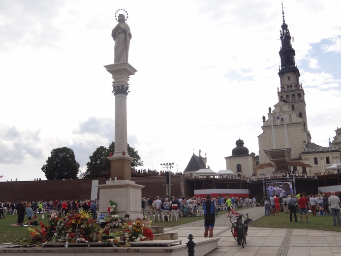 Pielgrzymka na Jasną Górę u celu - cz. 2.