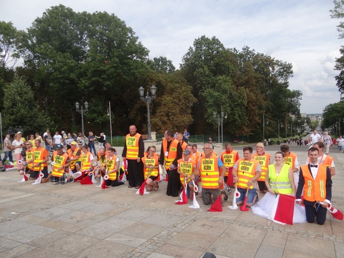 Pielgrzymka na Jasną Górę u celu - cz. 2.