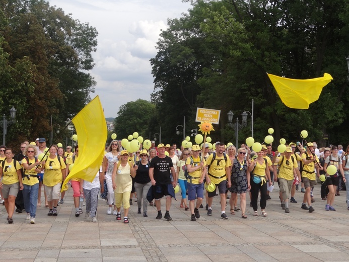 Pielgrzymka na Jasną Górę u celu - cz. 2.