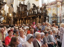 Z ojcem Pio, św. Maksymilianem M. Kolbe i przyjaciółmi z parafii