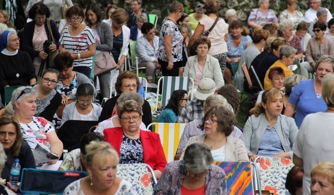 Piekary Śląskie: trwa pielgrzymka stanowa kobiet i dziewcząt [ZDJĘCIA]