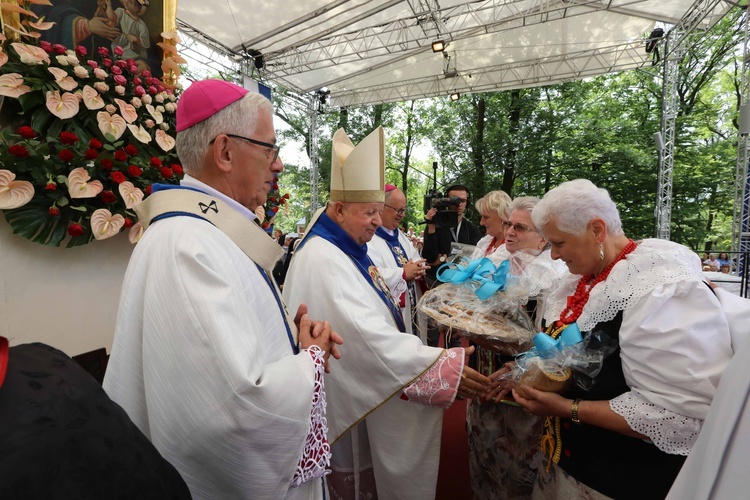 Piekarska pielgrzymka kobiet część 1.