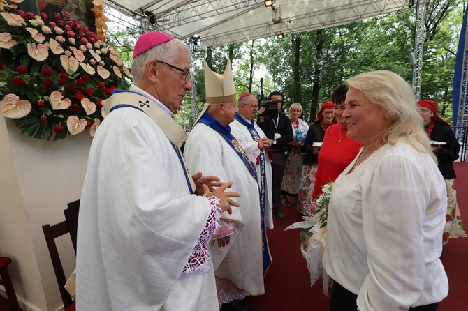 Piekarska pielgrzymka kobiet część 1.