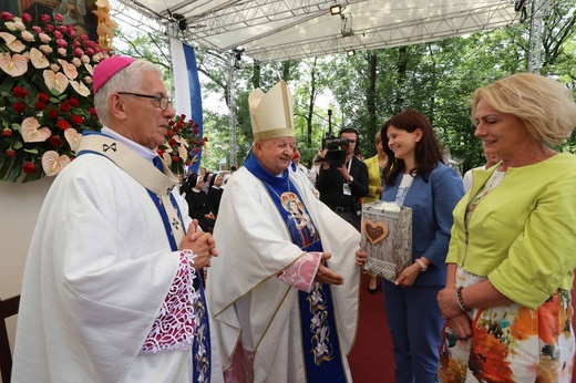 Piekarska pielgrzymka kobiet część 1.