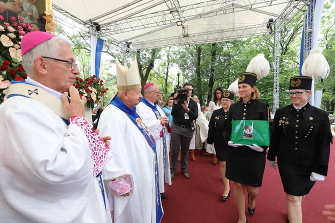 Piekarska pielgrzymka kobiet część 1.