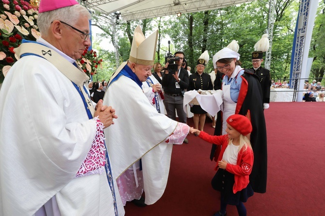 Piekarska pielgrzymka kobiet część 1.