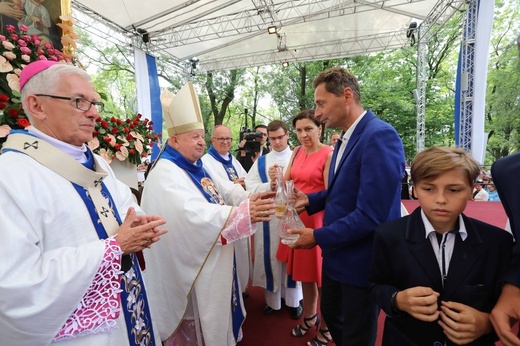 Piekarska pielgrzymka kobiet część 1.