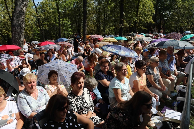 Piekarska pielgrzymka kobiet część 1.