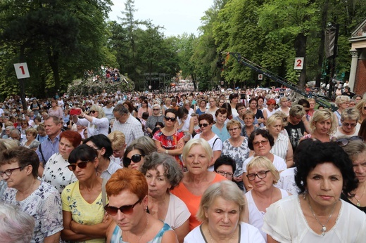 Piekarska pielgrzymka kobiet część 1.