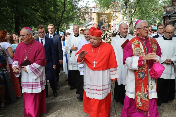 Piekarska pielgrzymka kobiet część 1.