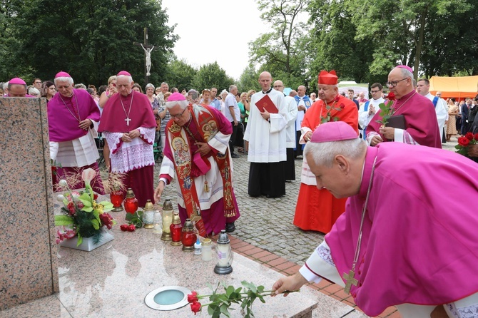 Piekarska pielgrzymka kobiet część 1.