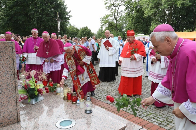 Piekarska pielgrzymka kobiet część 1.