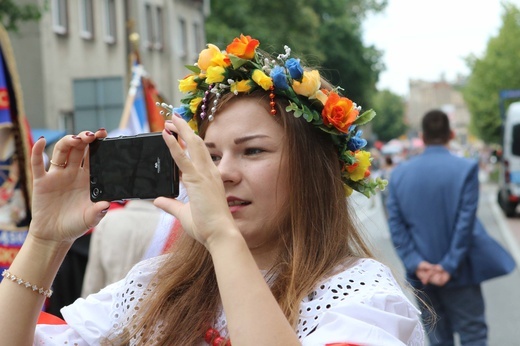 Piekarska pielgrzymka kobiet część 1.