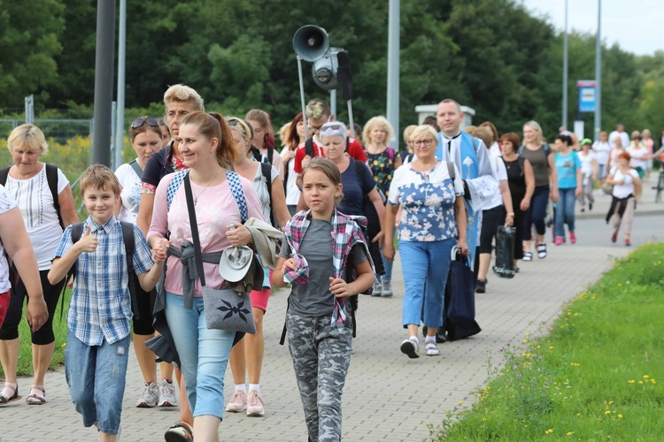 Piekarska pielgrzymka kobiet część 1.