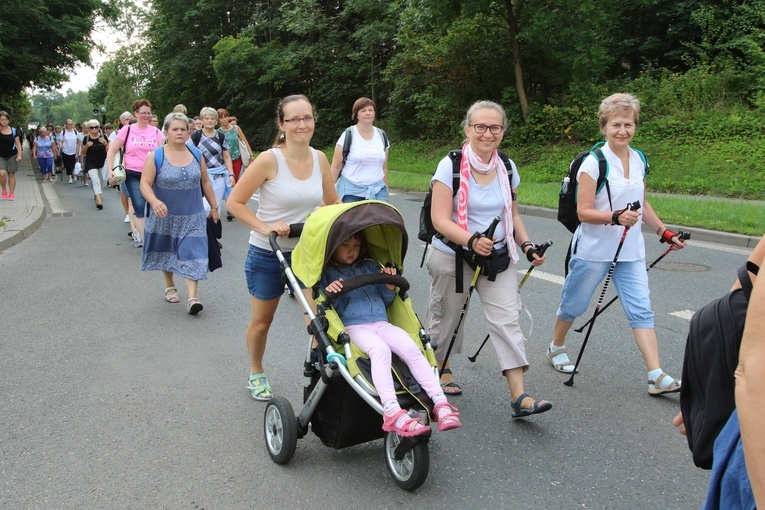 Piekarska pielgrzymka kobiet część 1.