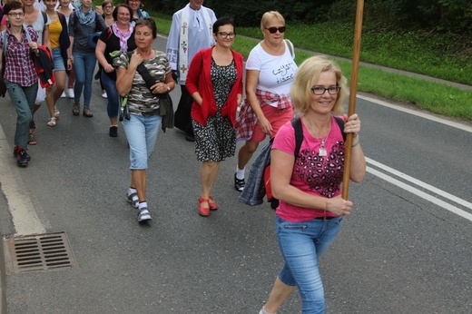 Piekarska pielgrzymka kobiet część 1.