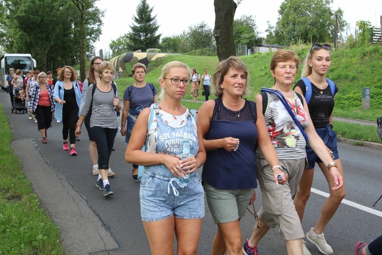 Piekarska pielgrzymka kobiet część 1.