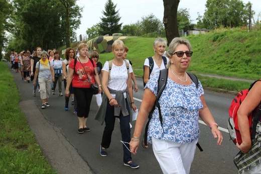 Piekarska pielgrzymka kobiet część 1.