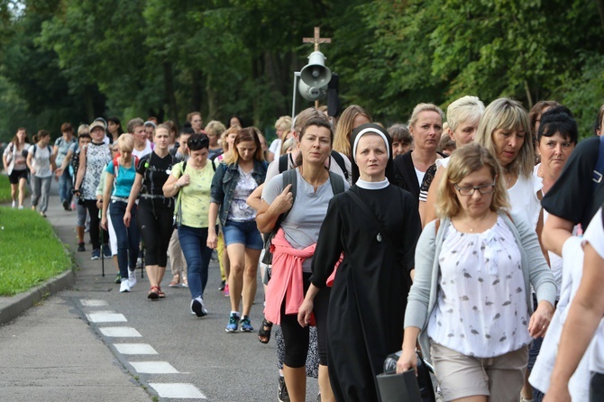 Piekarska pielgrzymka kobiet część 1.