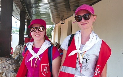 ▲	Ratownicy maltańscy podczas drogi i na postojach służyli wsparciem oraz uśmiechem.