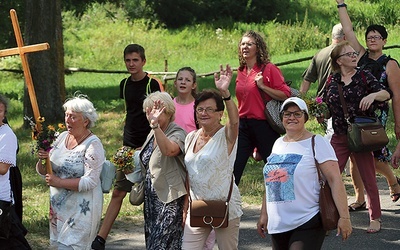 Z Płońska i okolic diecezjanie przyszli w pieszych pielgrzymkach.