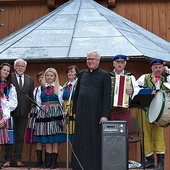 Uroczystość, której inicjatorem był ks. Stanisław Pudzianowski, odbywała się pod patronatem posła Dariusza Bąka.