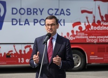 Premier zainaugurował kampanijny objazd kraju "PiS-busem"