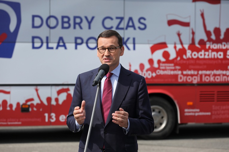 Premier zainaugurował kampanijny objazd kraju "PiS-busem"