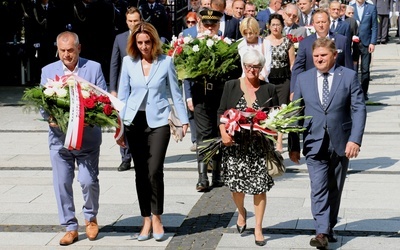 Działacze KO na tegorocznych obchodach Święta Wojska Polskiego w Radomiu.