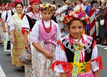 Pątniczki w śląskich strojach regionalnych. 
18.08.2019 Piekary Śląskie