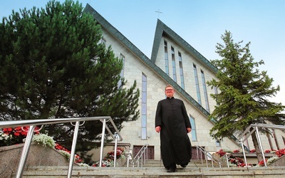 Ks. Bogdan Stelmach  od trzech jest lat proboszczem parafii i kustoszem sanktuarium Matki Bożej Pocieszenia.