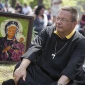 Abp Ryś: na pielgrzymce każdy człowiek może wziąć odpowiedzialność za innych 