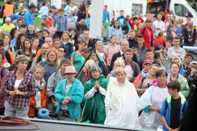 Msza św. w Miechowie i adoracja w Charsznicy (część A)