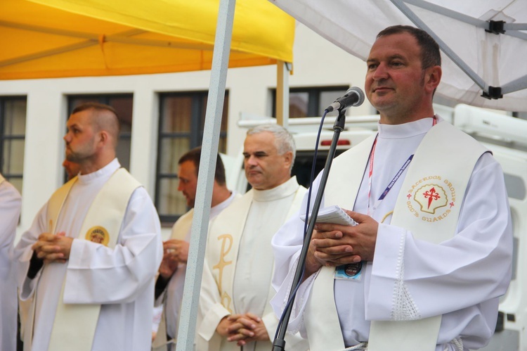 Msza św. w Miechowie i adoracja w Charsznicy (część A)