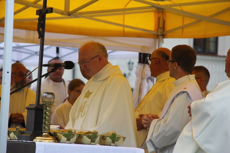 Msza św. w Miechowie i adoracja w Charsznicy (część A)