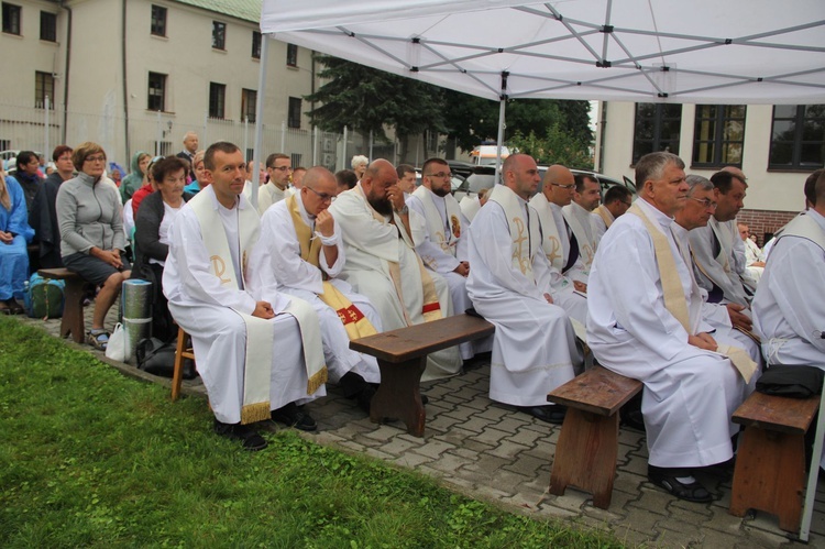 Msza św. w Miechowie i adoracja w Charsznicy (część A)