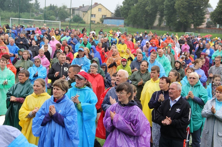 Msza św. i adoracja w Charsznicy (część B)