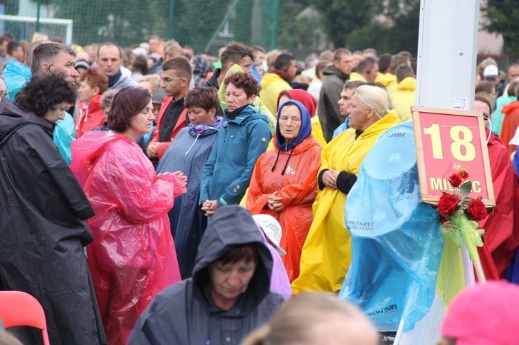 Msza św. i adoracja w Charsznicy (część B)