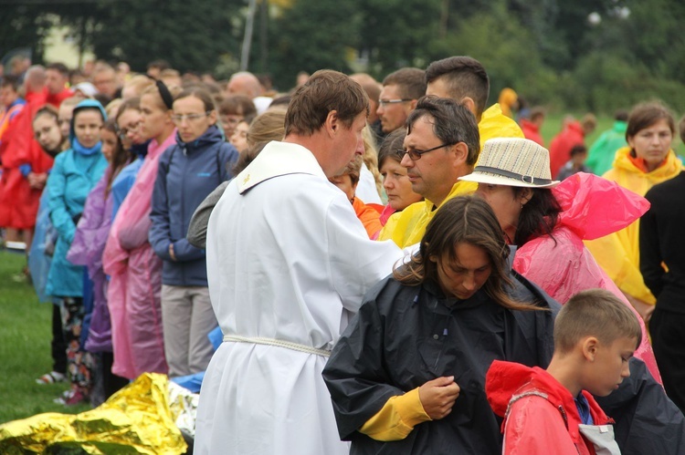 Msza św. i adoracja w Charsznicy (część B)