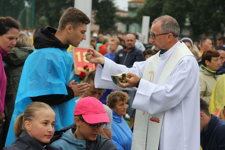 Msza św. i adoracja w Charsznicy (część B)