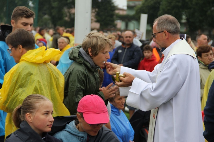 Msza św. i adoracja w Charsznicy (część B)