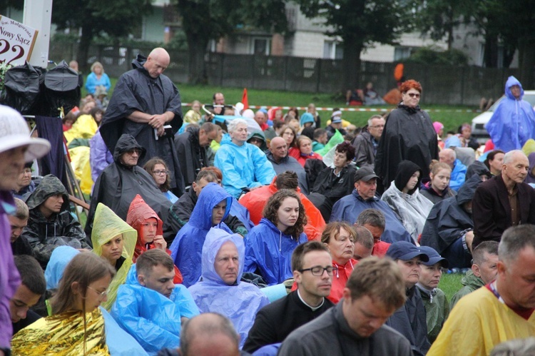 Msza św. i adoracja w Charsznicy (część B)