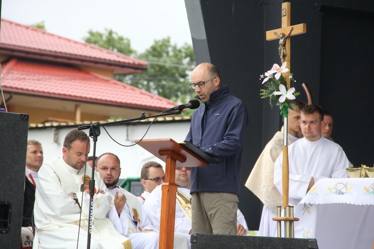 Msza św. i adoracja w Charsznicy (część B)